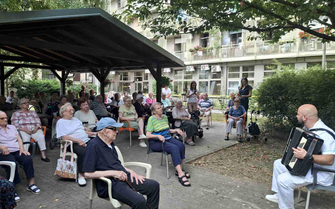 Veselo obilježavanje Svjetskog dana djedova i baka u Domu Centar
