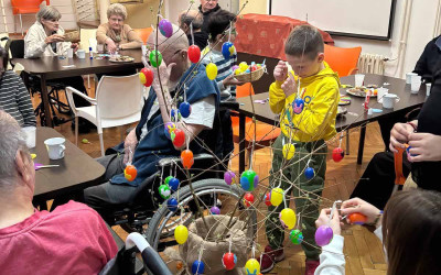 Ususret Uskrsu: Kreativno druženje mladih volontera i naših korisnika